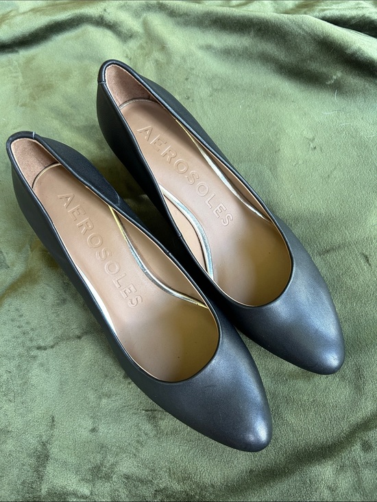 AEROSOLES Shoes - AEROSOLES Black Pointed-Toe Women's Heels 8.5 leather. Check pictures.